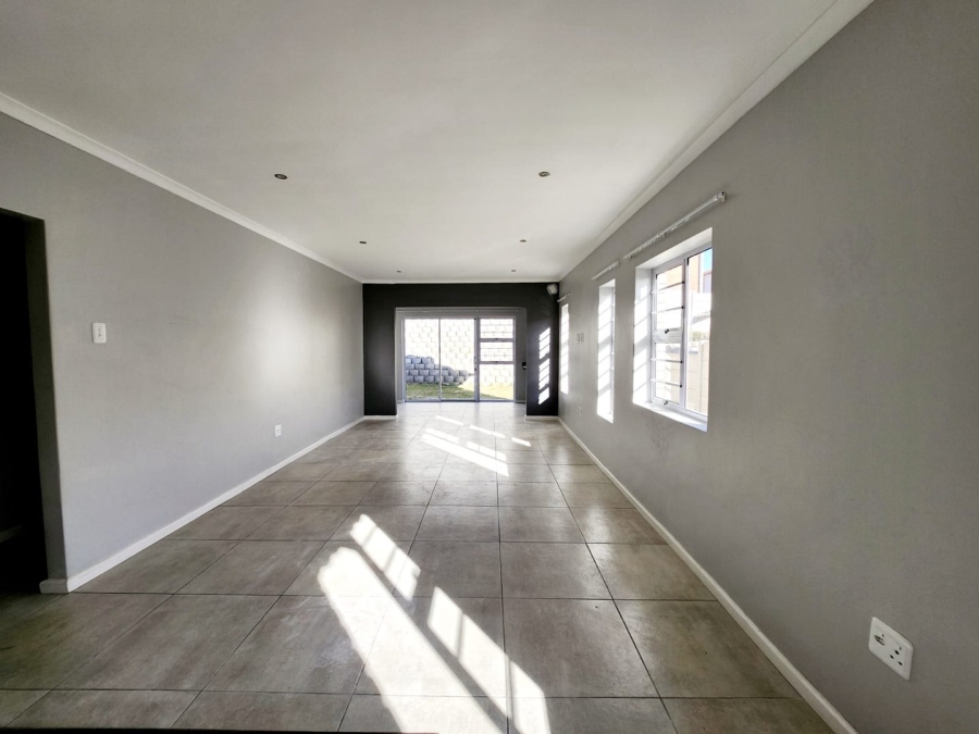 To Let 3 Bedroom Property for Rent in Lovemore Park Eastern Cape